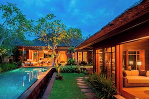 Outdoor pool, free pool cabanas, pool umbrellas