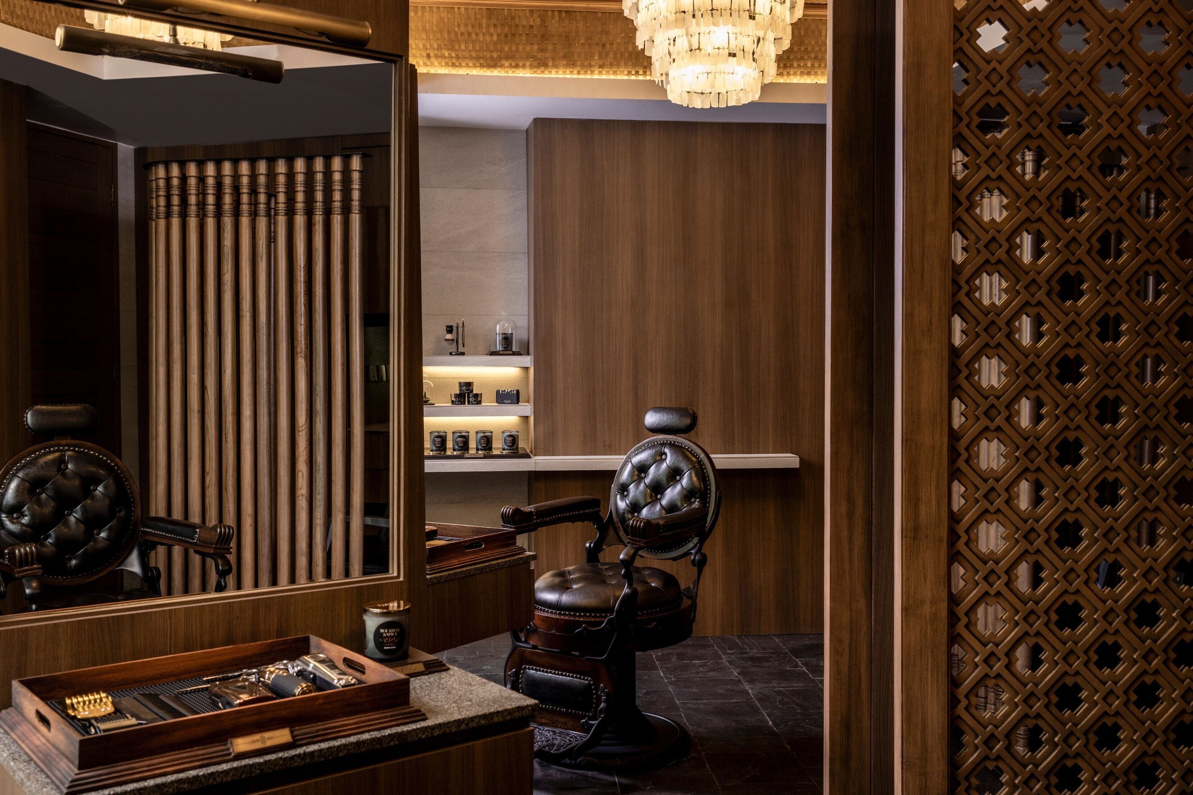 2 bars/lounges, poolside bar