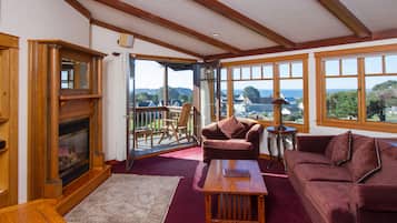 Premium-suite - boblebad - havudsigt (Mendocino View West) | Opholdsområde | Tv