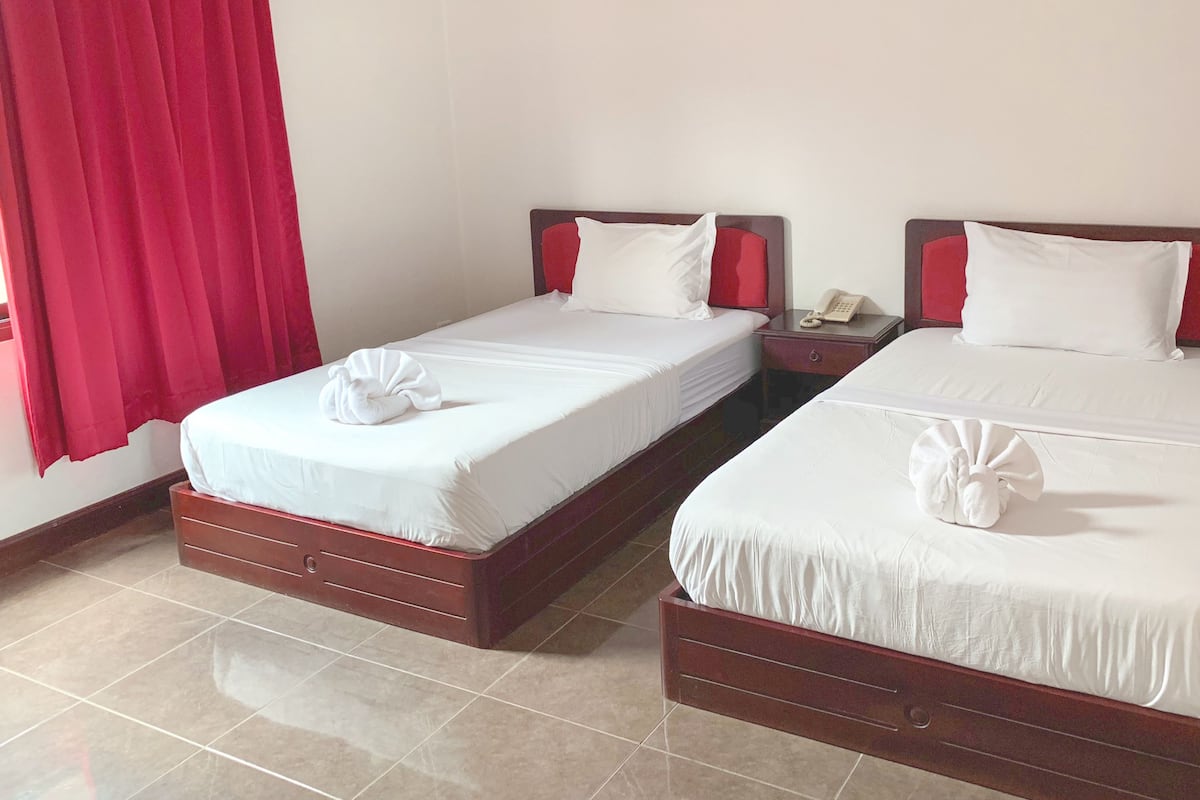 1 bedroom, in-room safe, desk, blackout curtains