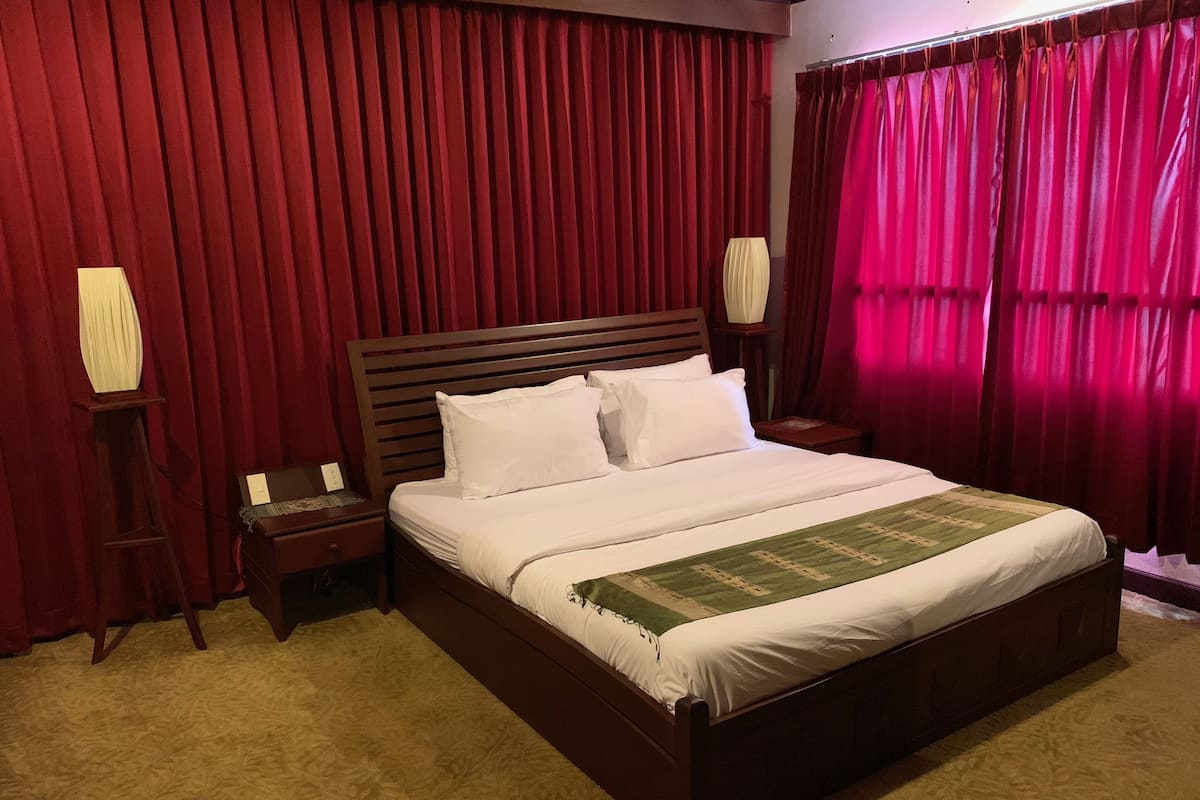 1 bedroom, in-room safe, desk, blackout curtains