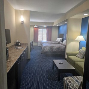 Mini-fridge, microwave, coffee/tea maker - Karnes City Lodge (Karnes City)