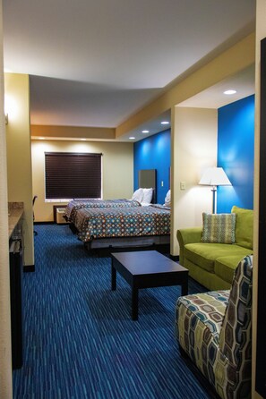 1 bedroom, premium bedding, desk, iron/ironing board - Karnes City Lodge (Karnes City)