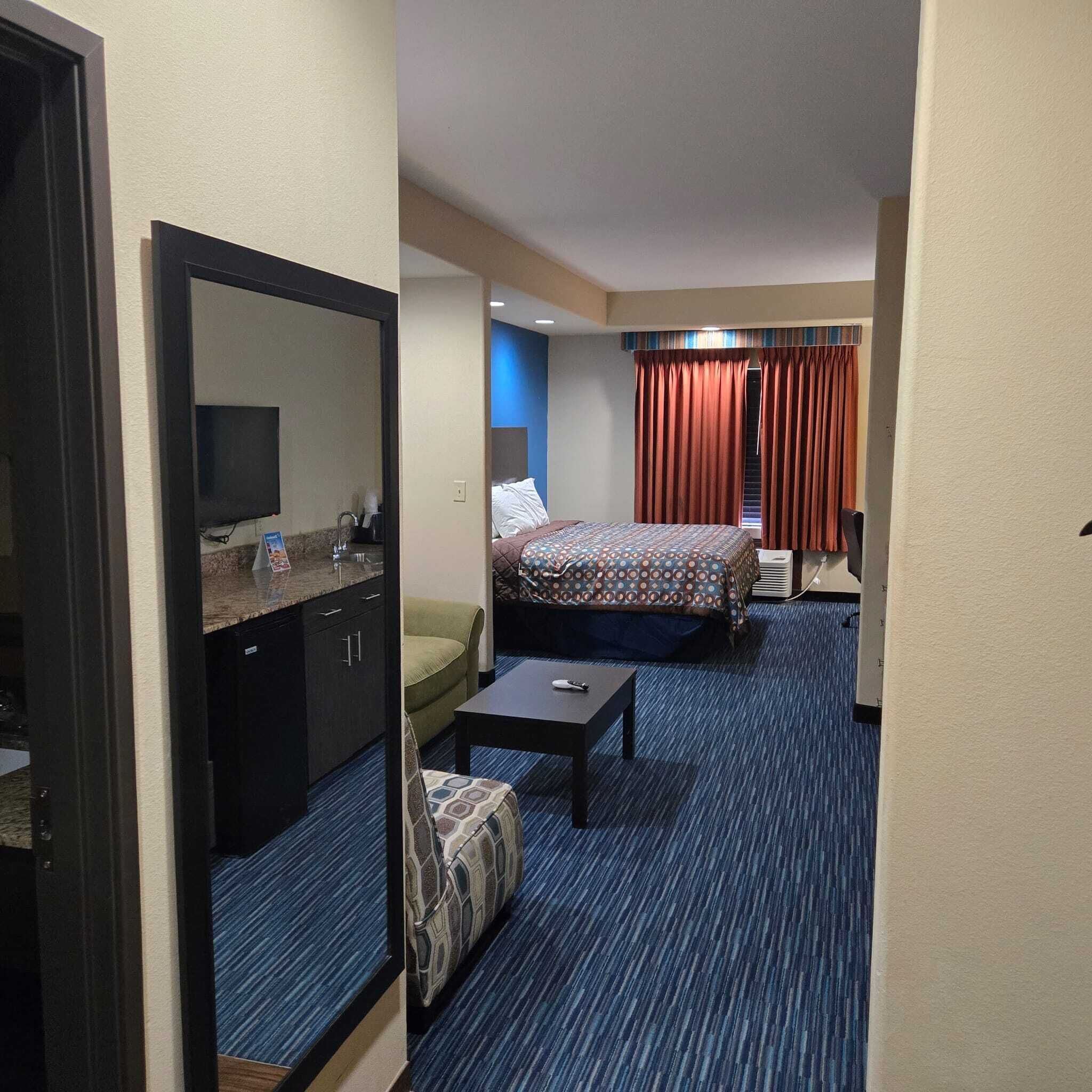 Basic Suite, 1 King Bed, Non Smoking