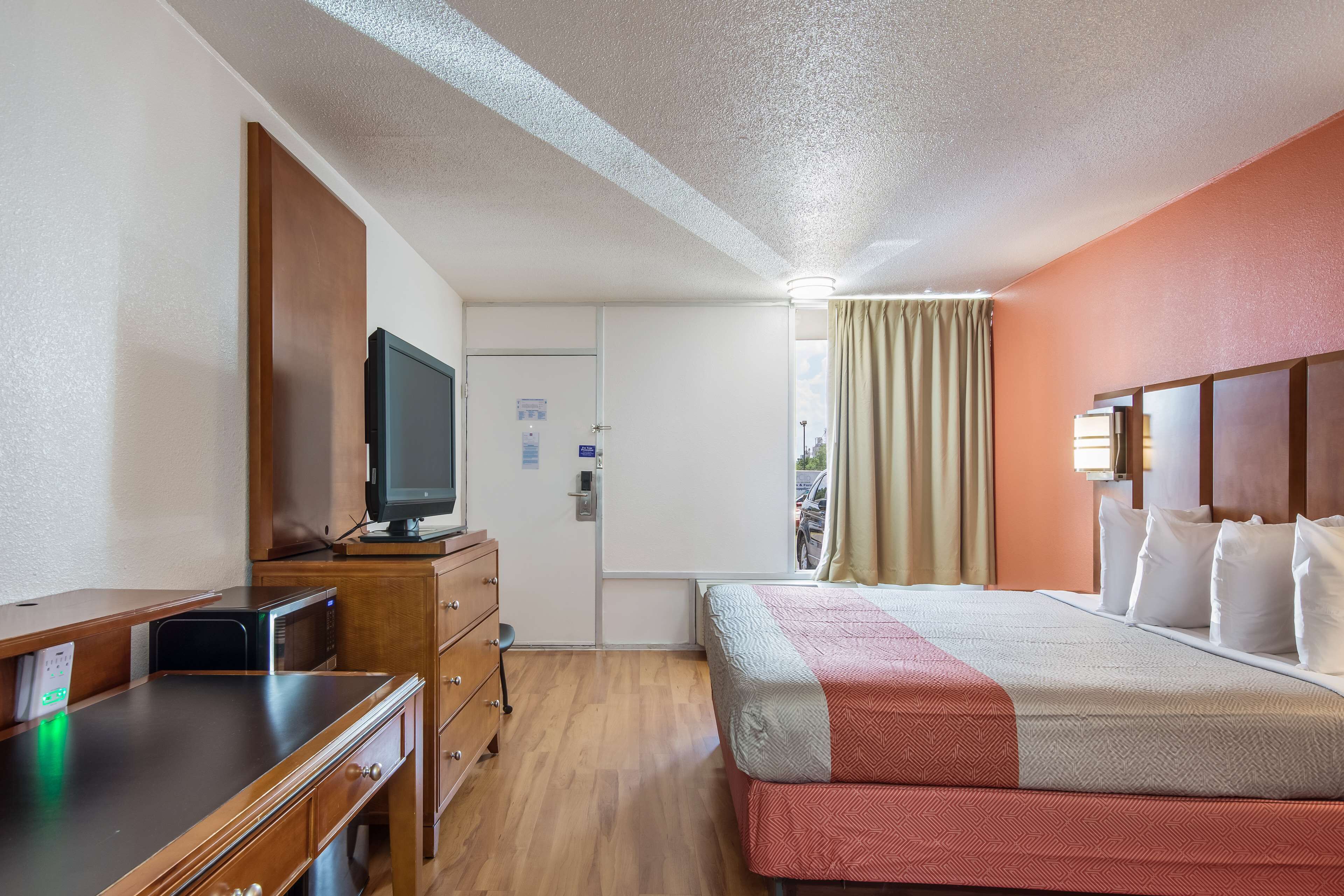 Free WiFi, bed sheets