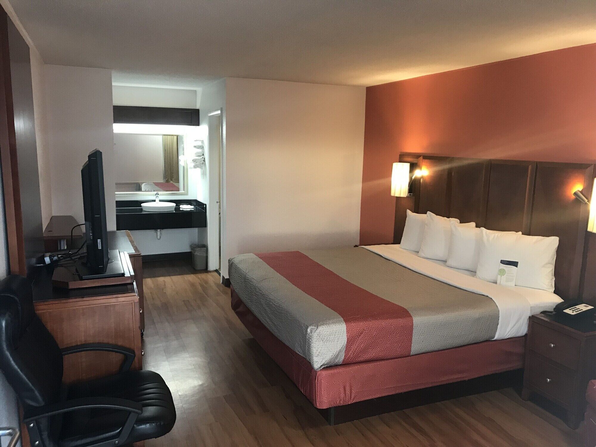 Free WiFi, bed sheets