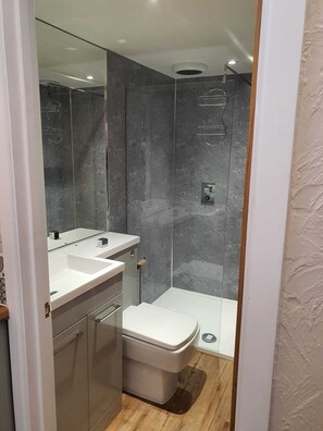 Deluxe suite, en-suite badkamer, uitzicht op de binnenplaats | Badkamer