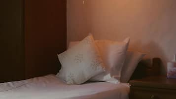 Kamar Twin, pemandangan kebun | Seprai premium, meja kerja, dan setrika/meja setrika