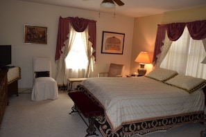  Burton Y. Berry Room, former US Ambassador to Iraq. Born in Fowler, IN. | Luxe beddengoed, wifi