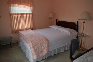 Comfort-Doppelzimmer, 1 Queen-Bett, Blick auf den Innenhof | Hochwertige Bettwaren, WLAN