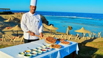 3 restaurants, breakfast, lunch, dinner served; international cuisine