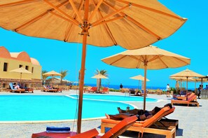 2 outdoor pools