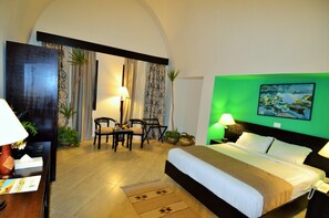 Hypo-allergenic bedding, minibar, in-room safe, individually decorated - Rohanou Beach Resort and Ecolodge (El Quseir)