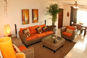 頂層客房, 2 間臥室 | 客廳 | 平面電視