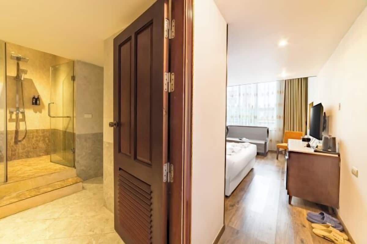 Minibar, in-room safe, desk, soundproofing
