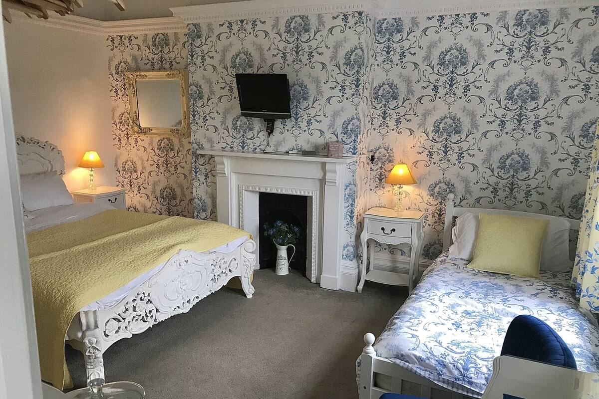 Double or Twin Room (Room 4) | Egyptian cotton sheets, hypo-allergenic bedding, free WiFi