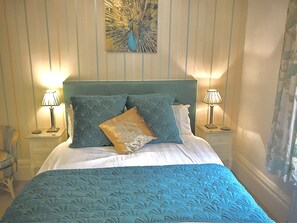 Double Room (Room 1) | Egyptian cotton sheets, hypo-allergenic bedding, free WiFi