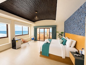 Suite Oceano, Ocean View | Premium bedding, minibar, in-room safe, individually decorated