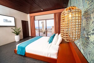 Ropa de cama de alta calidad y minibar 