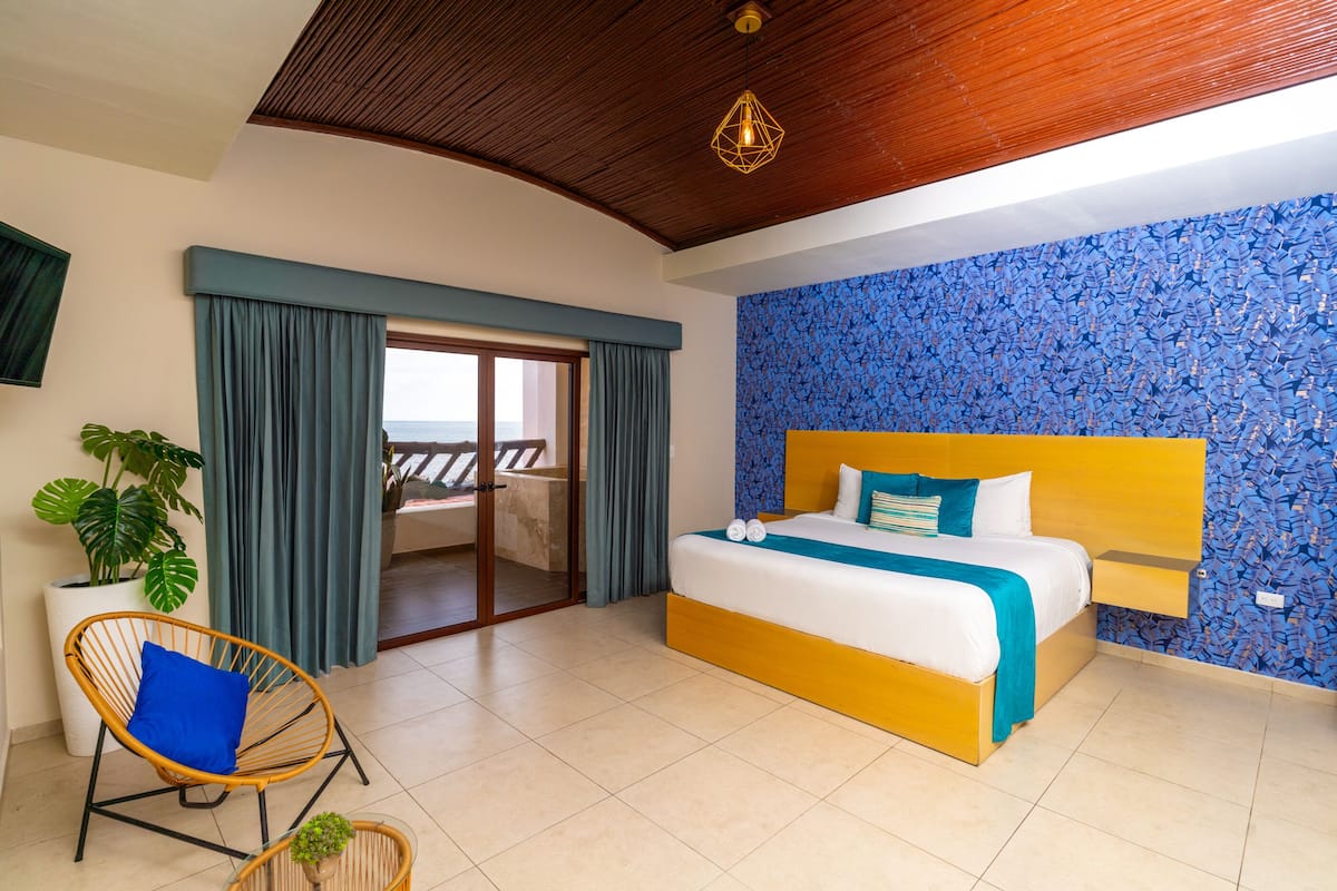 Suite Ocean View | 1 bedroom, premium bedding, minibar, in-room safe