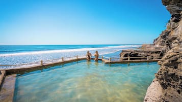 4 outdoor pools, an infinity pool, pool umbrellas, sun loungers