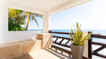 Suite, Ocean View, 1 King Bed | Terraza o patio
