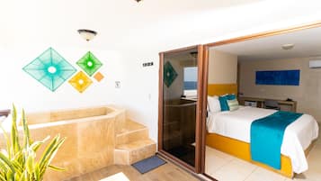 1 King Bed, Sea View | Seprai premium, minibar, brankas, dan didekorasi berbeda-beda
