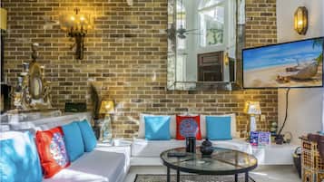 Loft Eksklusif | Area keluarga | TV layar datar