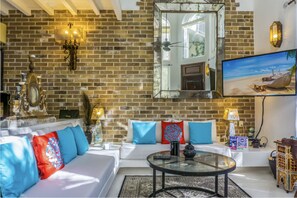Exclusive Loft | Living area | Flat-screen TV