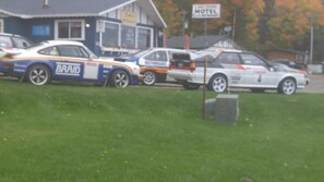 Bãi đậu xe tự phục vụ miễn phí 