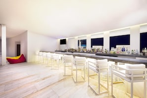 5 bars/lounges, swim-up bar, poolside bar, beach bar - Hilton Vallarta Riviera All-Inclusive Resort, Puerto Vallarta (Puerto Vallarta)