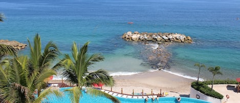 Aan het strand, massages op het strand, snorkelen, een strandbar