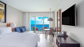 1 bedroom, premium bedding, free minibar, in-room safe