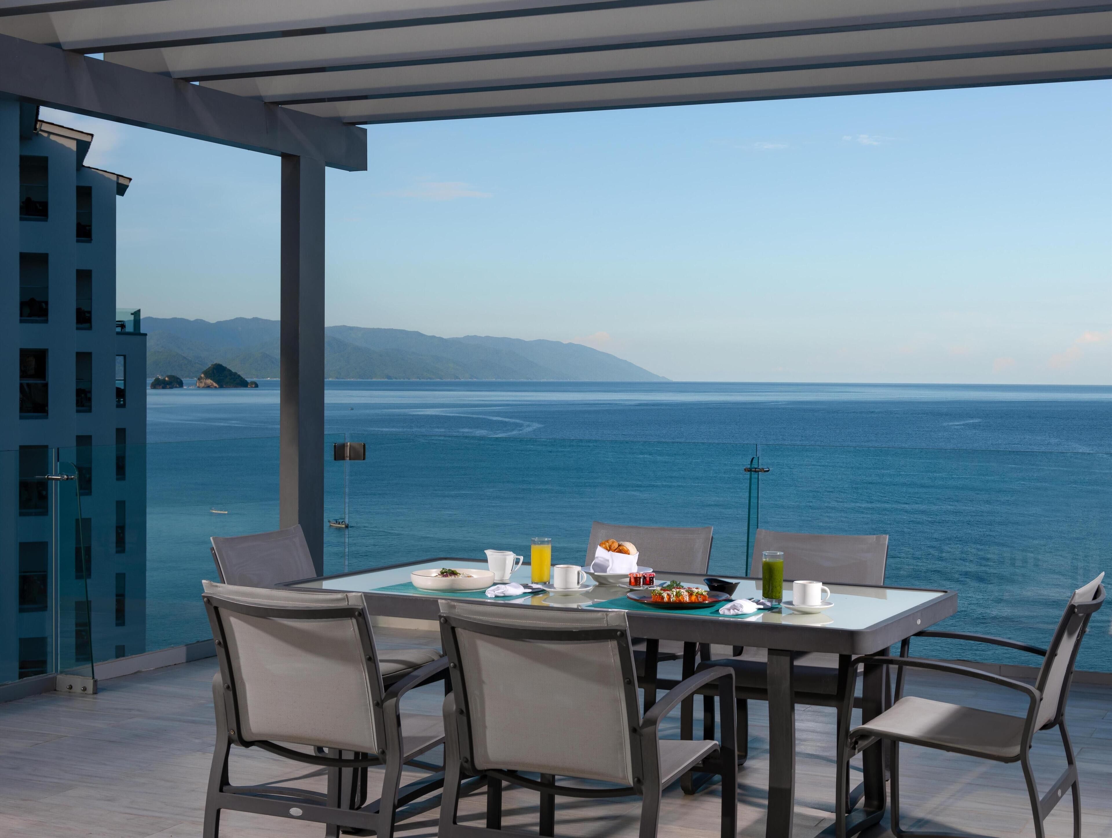 ENCLAVE OCEANVIEW GOVERNOR STE 1KG W/JET TUB | View from room