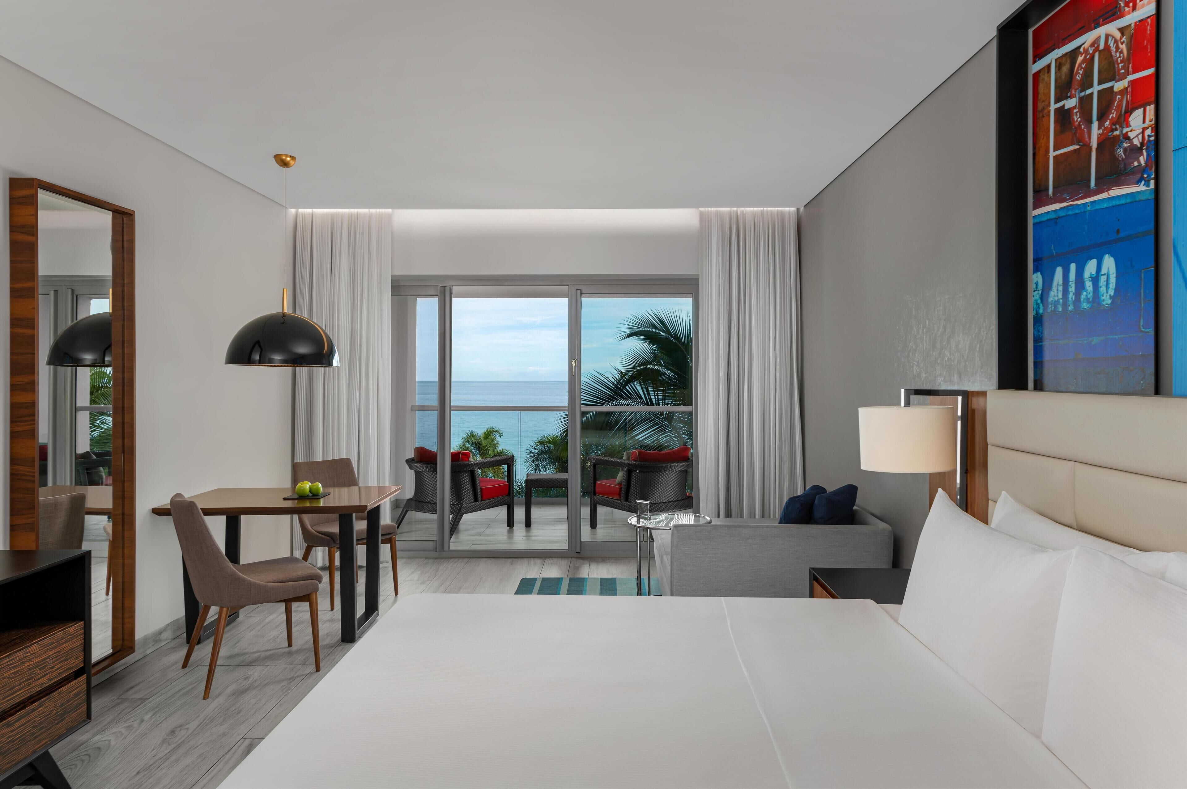 1 bedroom, premium bedding, free minibar, in-room safe