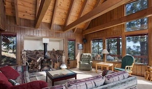 House, 3 Bedrooms | Living room | TV