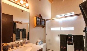 House, 3 Bedrooms | Bathroom | Shampoo