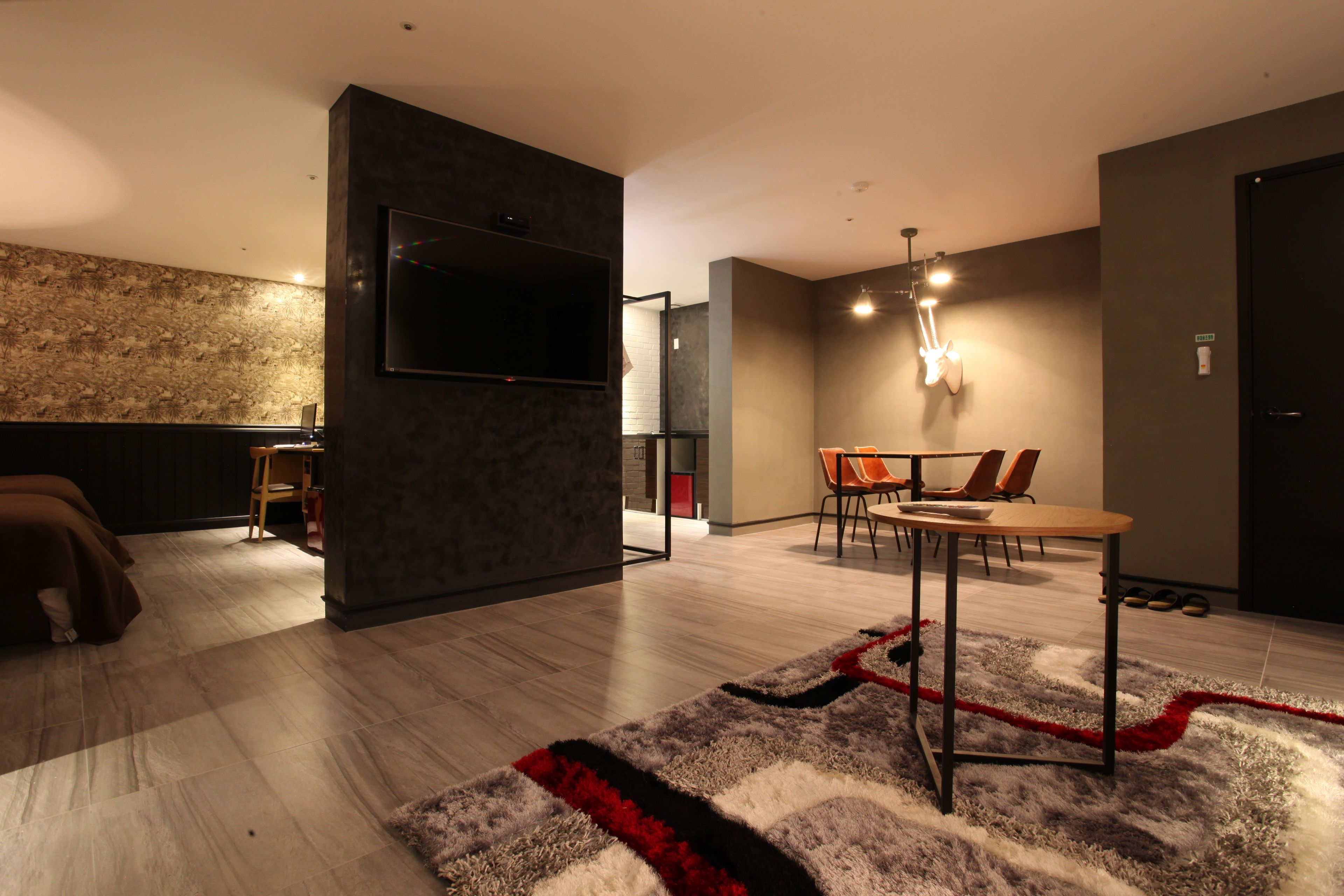 VIP Room | デスク、防音設備、WiFi (無料)