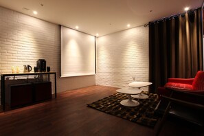 VIP Room | Living area