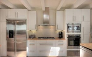 Casa, 5 habitaciones | Cocina privada | Frigorífico grande, microondas, placa de cocina y lavavajillas