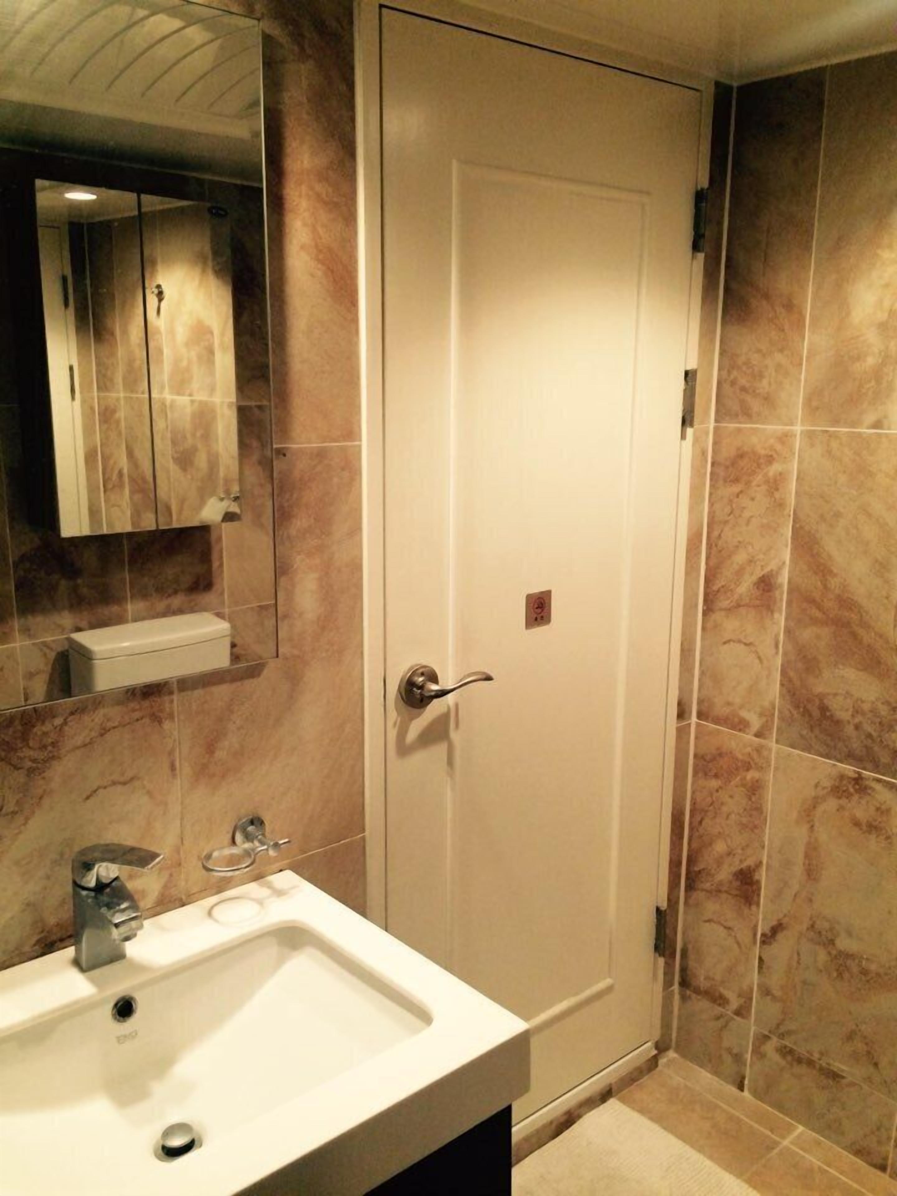 Triple Room, 1 Bedroom, Non Smoking | Bathroom | Shower