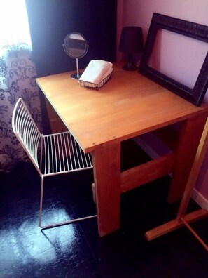 301 / Single Room | Zimmerausstattung