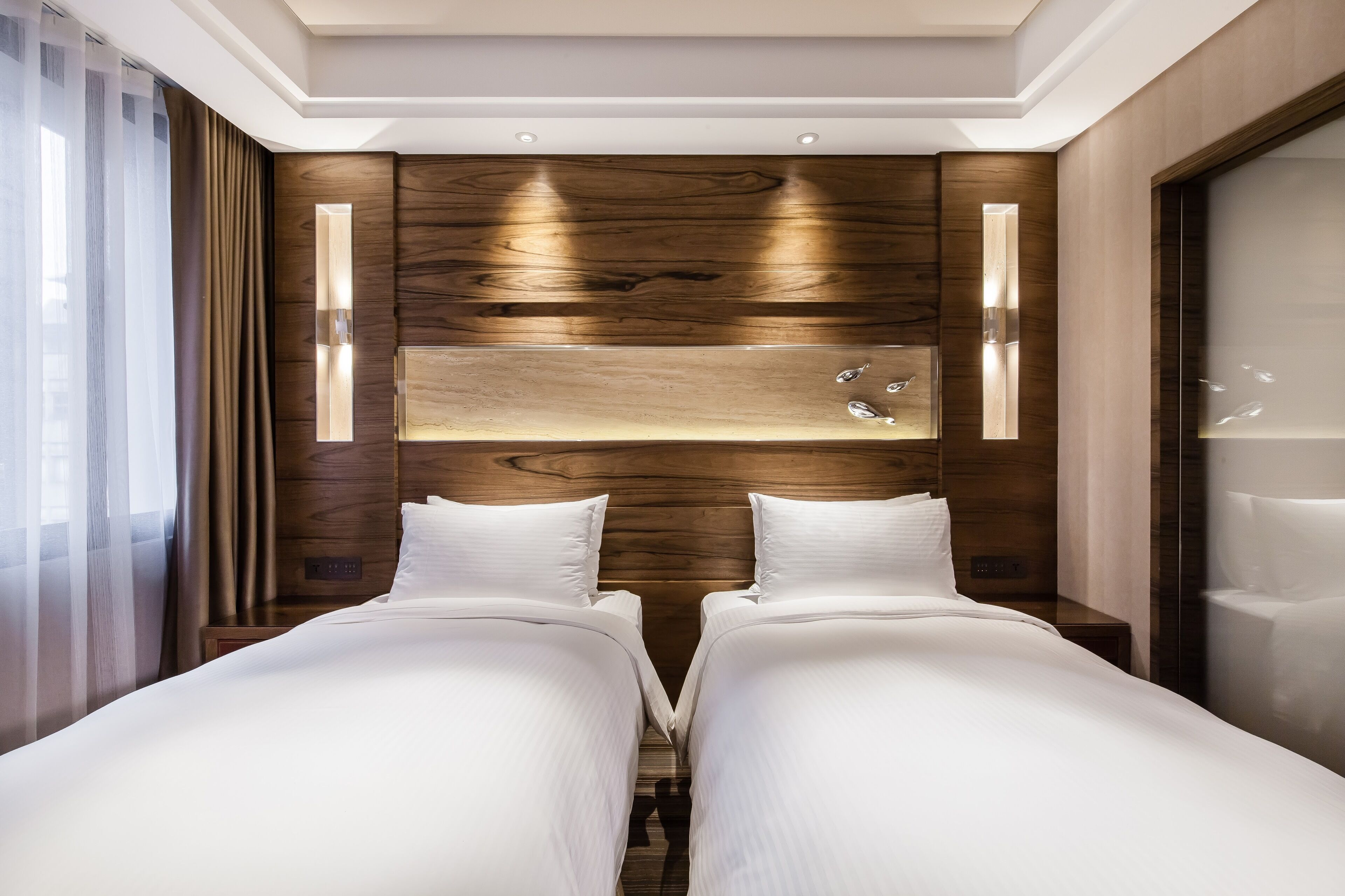 standard twin room, 2 single beds | in-room safe, desk, free wifi, bed sheets