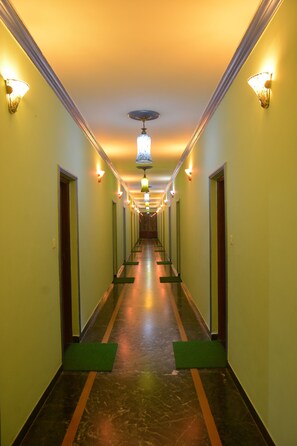 المنشأة من الداخل