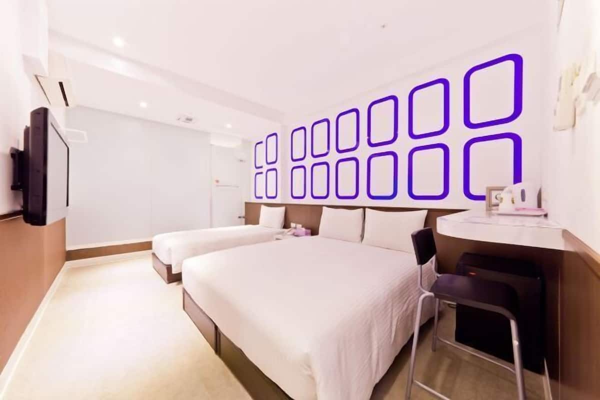 Dúnsængur, skrifborð, myrkratjöld/-gardínur, rúmföt