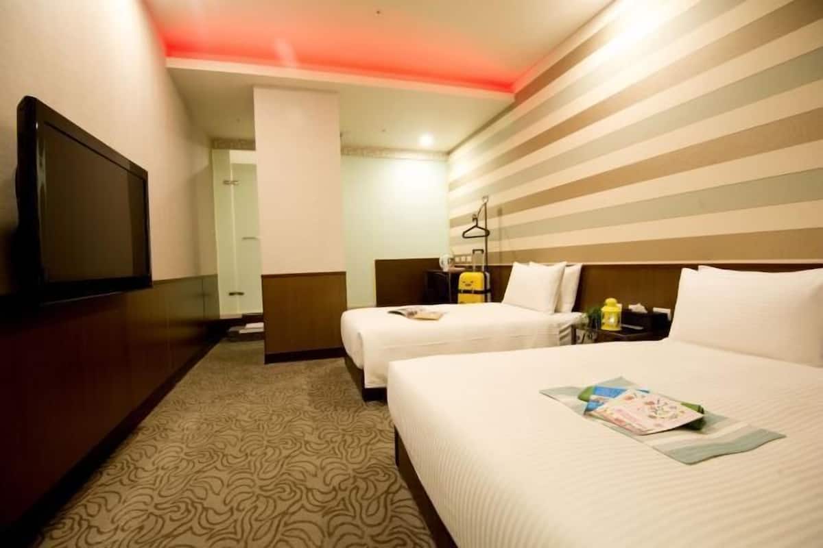 Dúnsængur, skrifborð, myrkratjöld/-gardínur, rúmföt