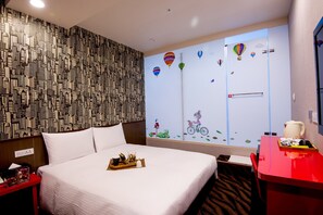 Standard Room, 1 Double Bed | In-room safe, individually decorated, desk, free cribs/infant beds - Hotel 6 - ZhongHua (Taipei)