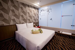 Habitación estándar, 1 cama matrimonial | Caja de seguridad en la habitación y decoración personalizada 