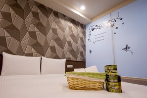 Standard Room, 1 Double Bed | In-room safe, individually decorated, desk, free cribs/infant beds - Hotel 6 - ZhongHua (Taipei)
