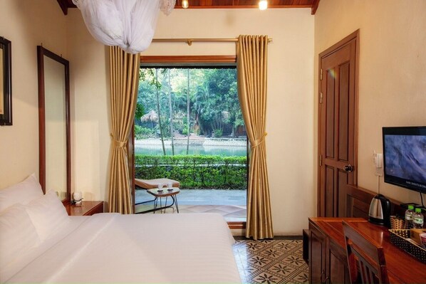 Deluxe Double Room | Minibar, in-room safe, desk, soundproofing